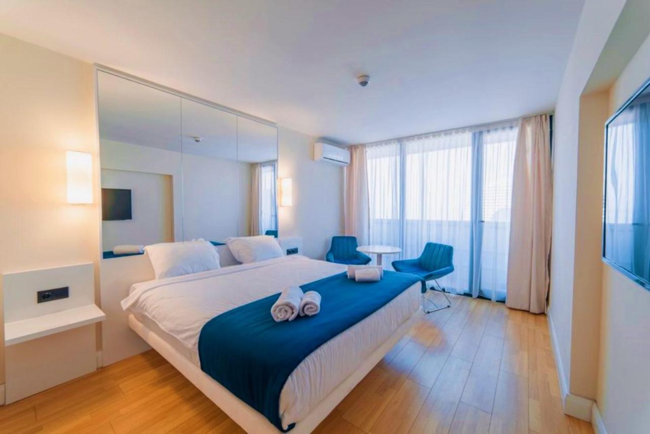 Aparthotel In Orbi City Batumi Exterior photo