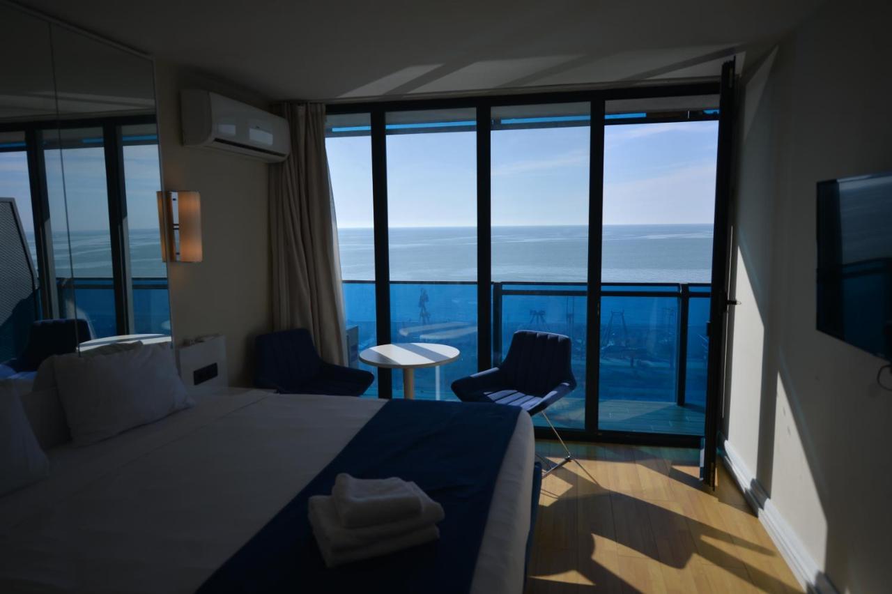 Aparthotel In Orbi City Batumi Exterior photo