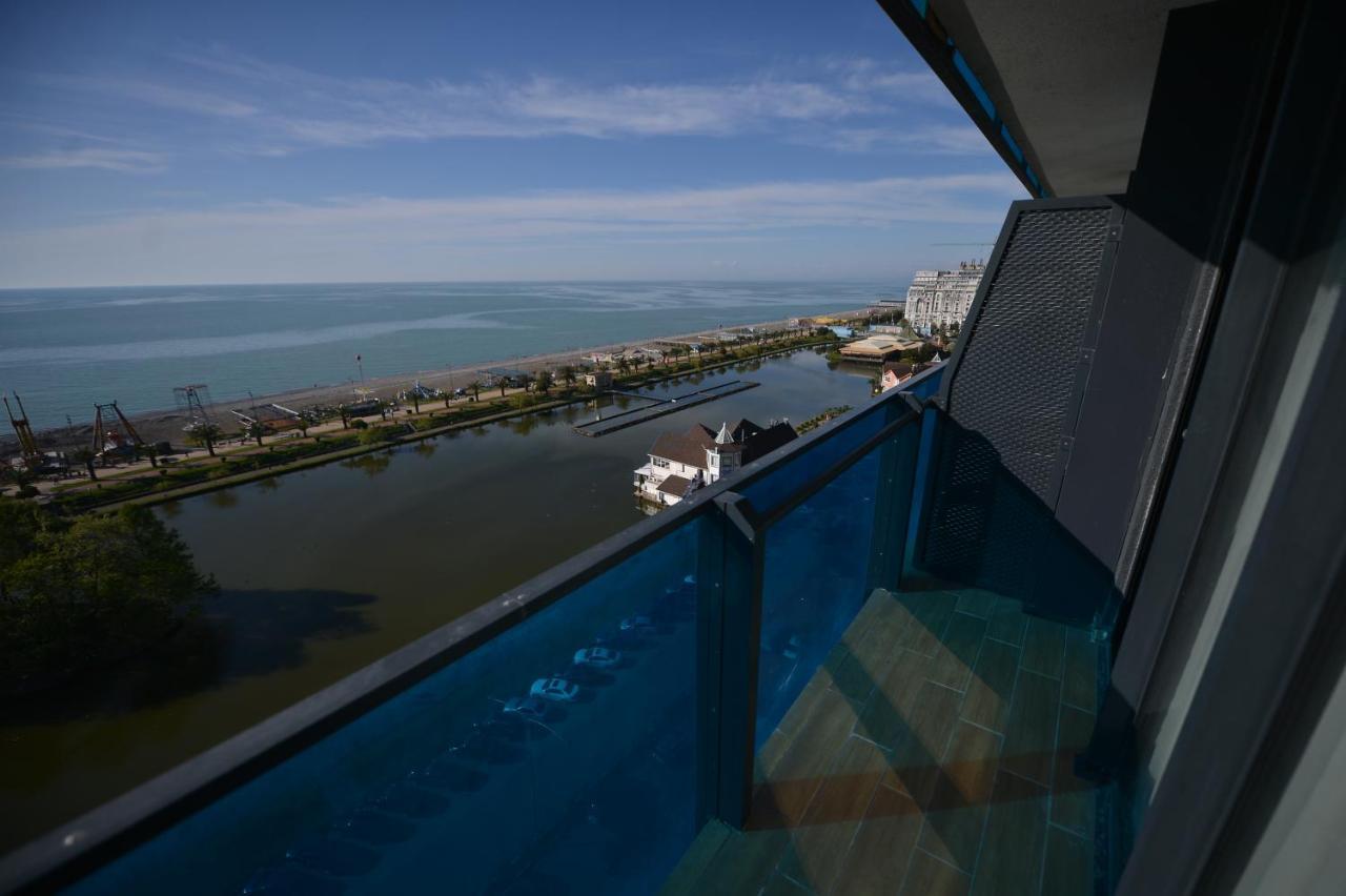 Aparthotel In Orbi City Batumi Exterior photo