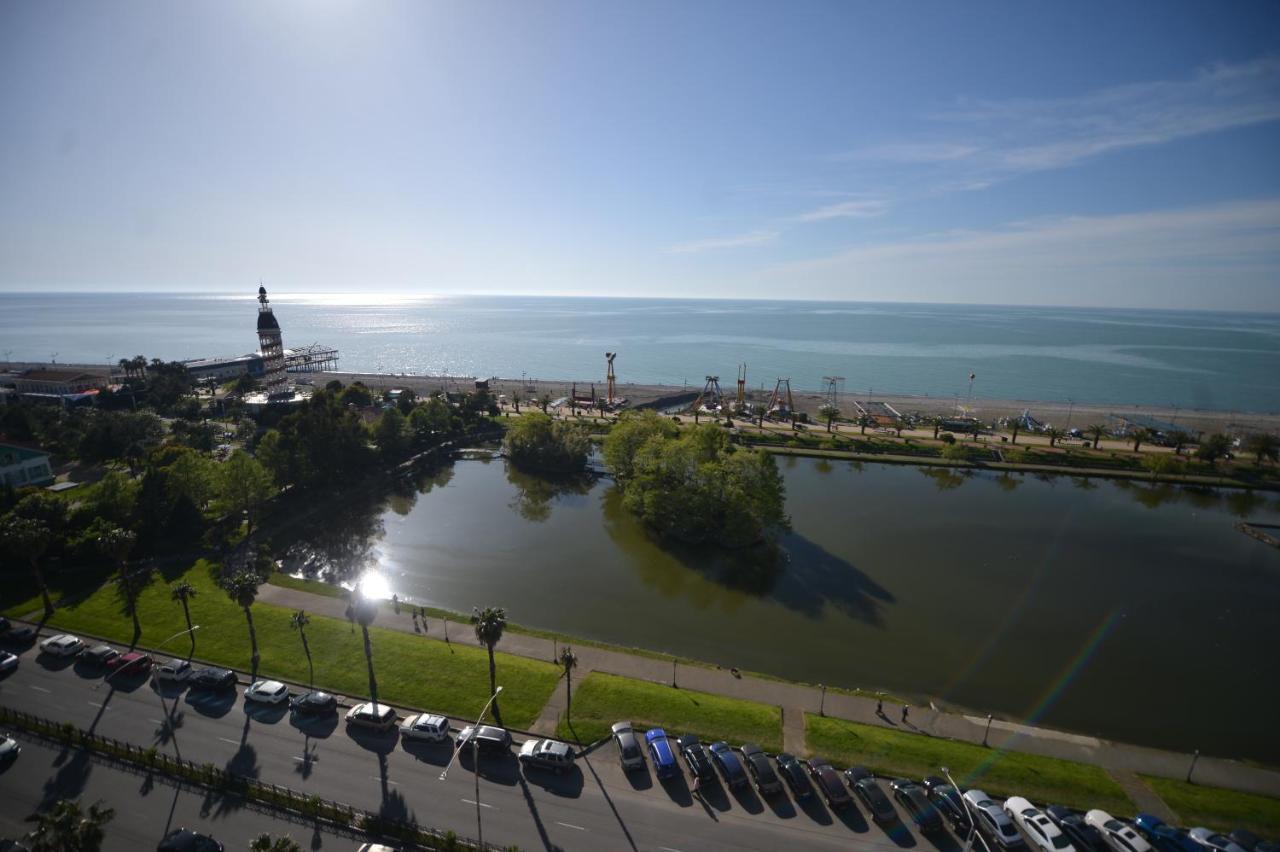 Aparthotel In Orbi City Batumi Exterior photo