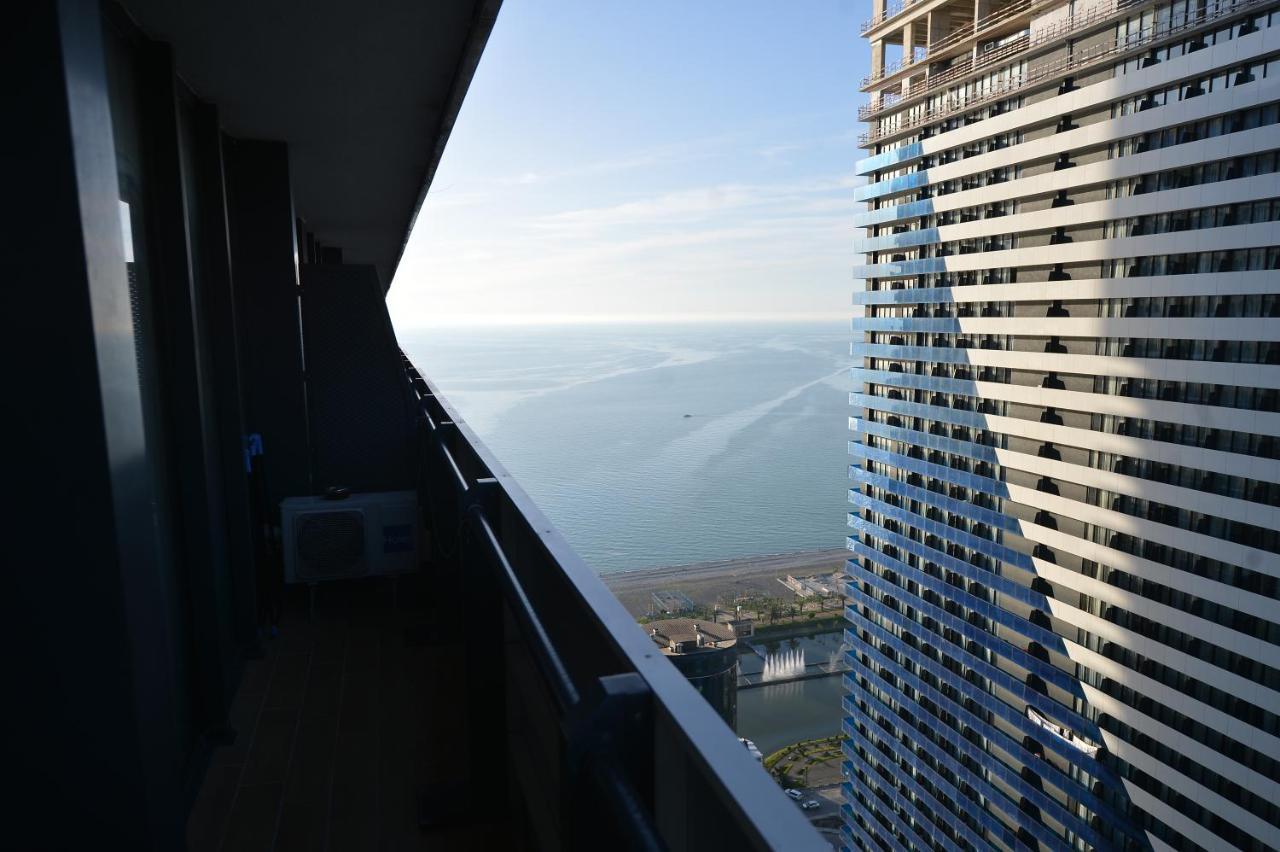 Aparthotel In Orbi City Batumi Exterior photo