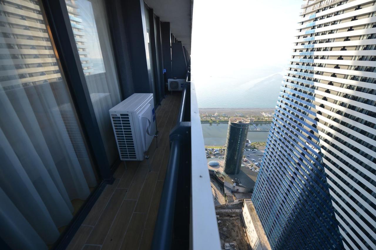 Aparthotel In Orbi City Batumi Exterior photo