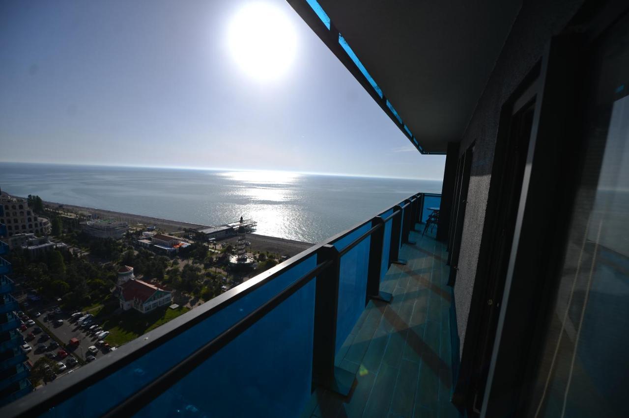 Aparthotel In Orbi City Batumi Exterior photo