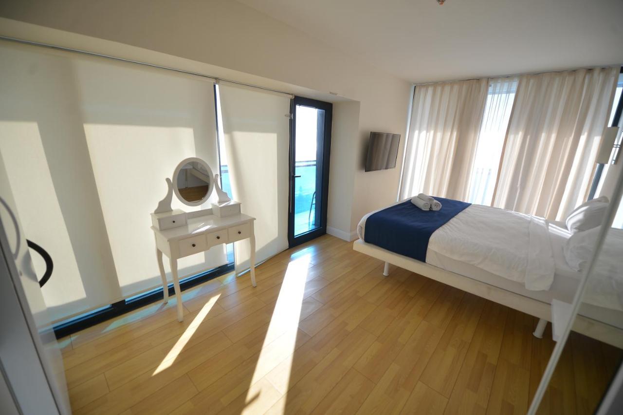 Aparthotel In Orbi City Batumi Exterior photo