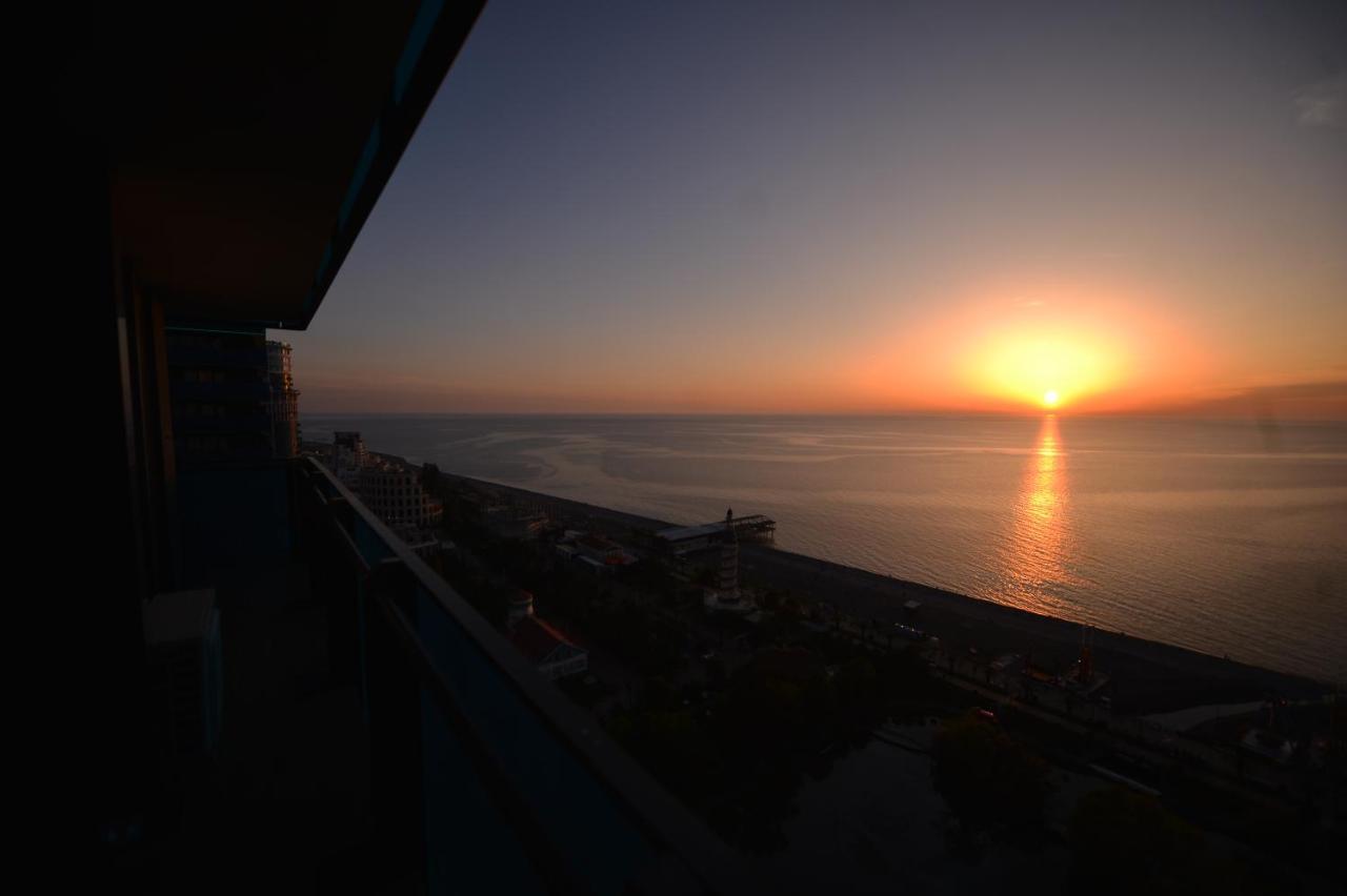 Aparthotel In Orbi City Batumi Exterior photo