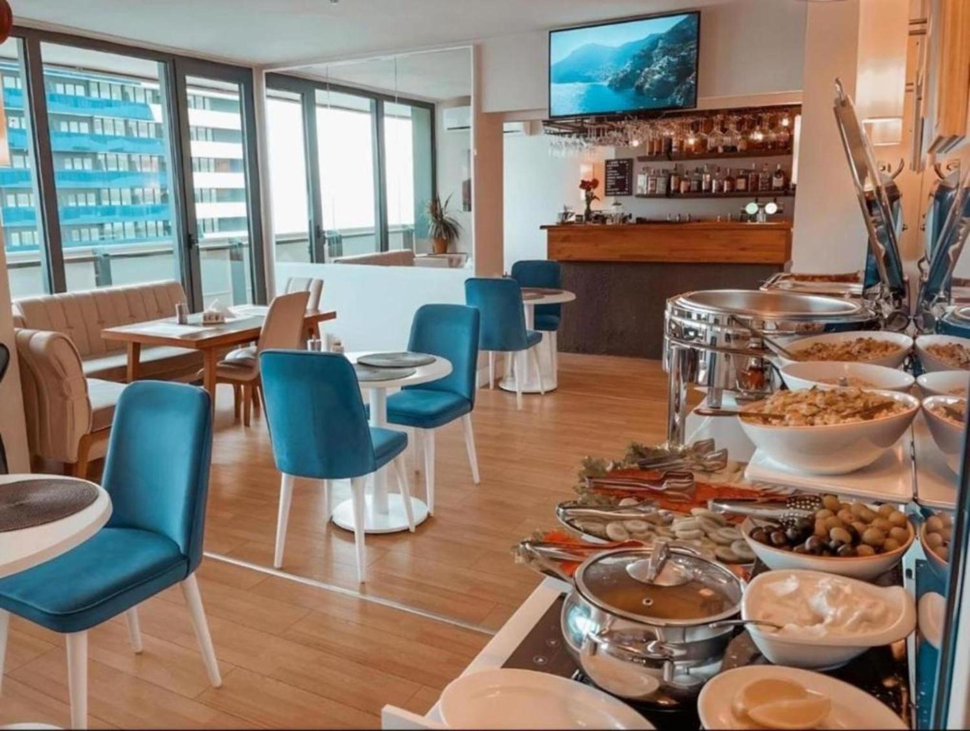 Aparthotel In Orbi City Batumi Exterior photo